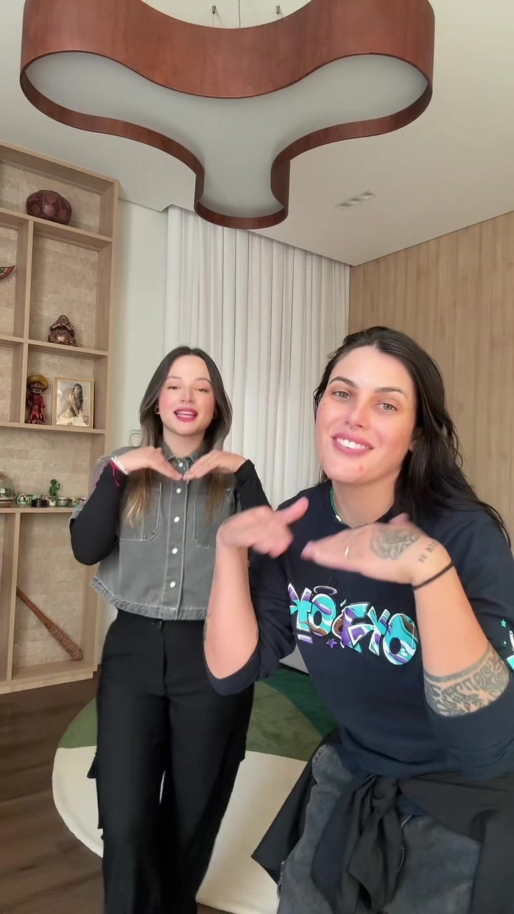 @Flávia e Júlia