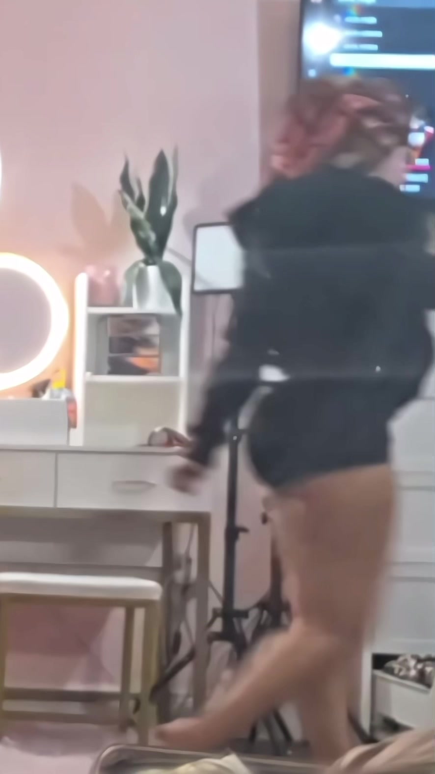 @Womenwalkingaway