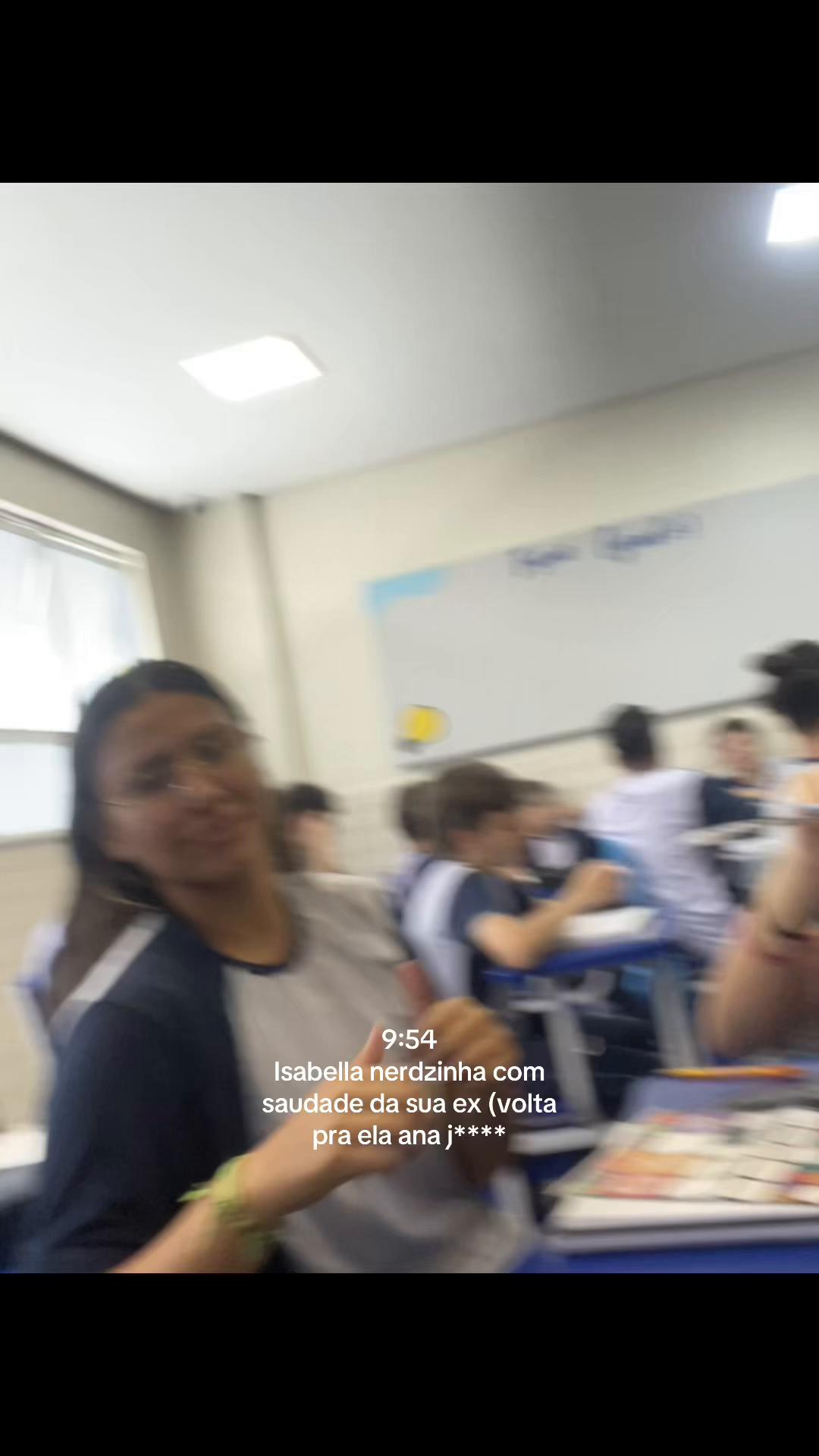 @o que a Isabella está fazendo