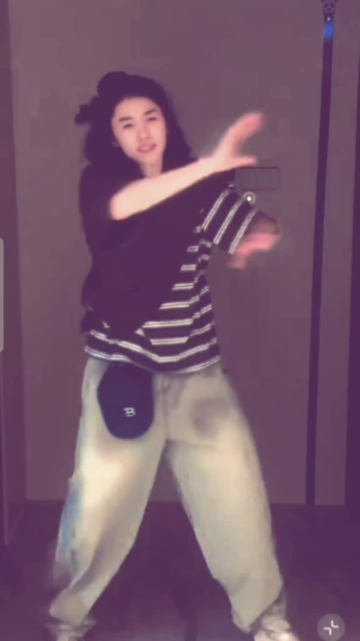 @๐ฅธ๐
๐ซ๐ข๐๐ซ๐๐ง๐ซง