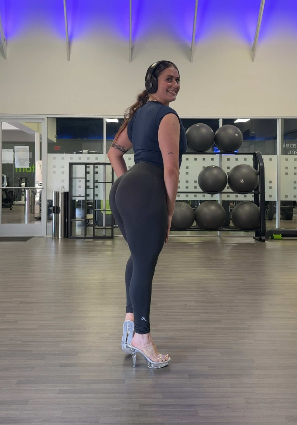 @Meganlifts.az