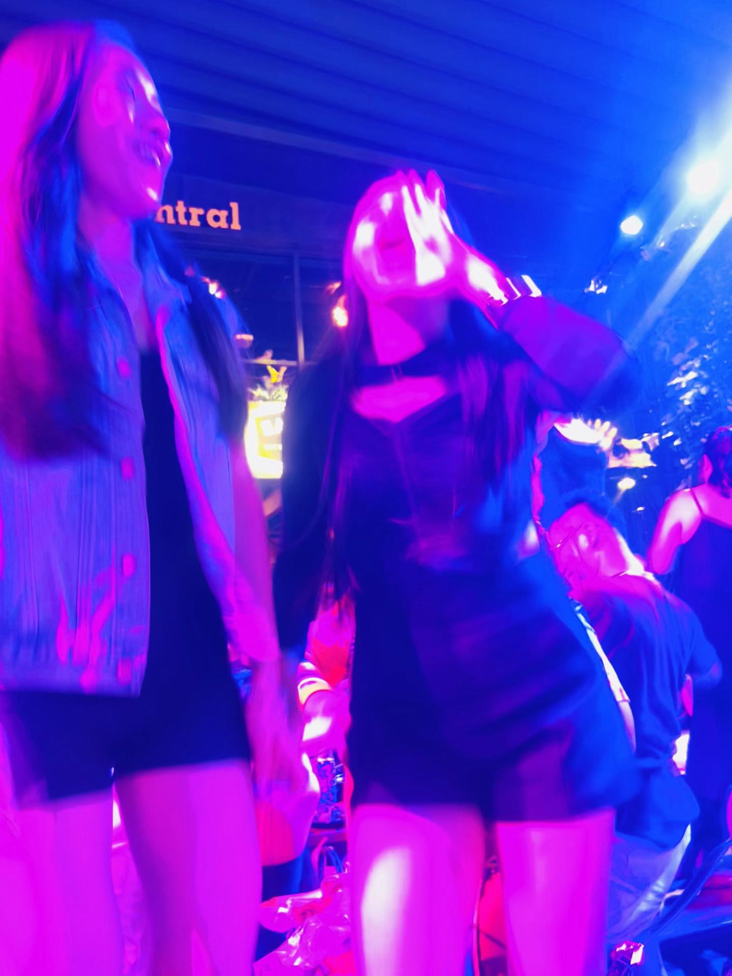 @La Love Leak