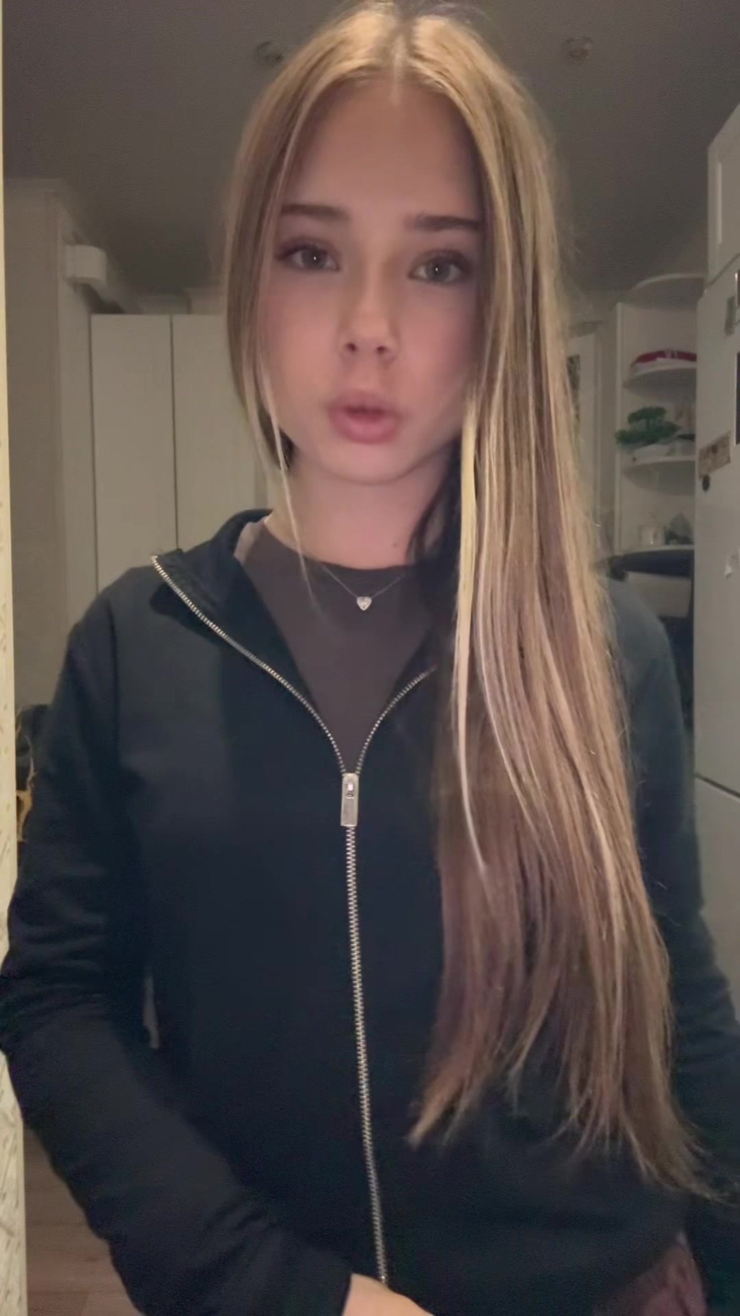 @👅