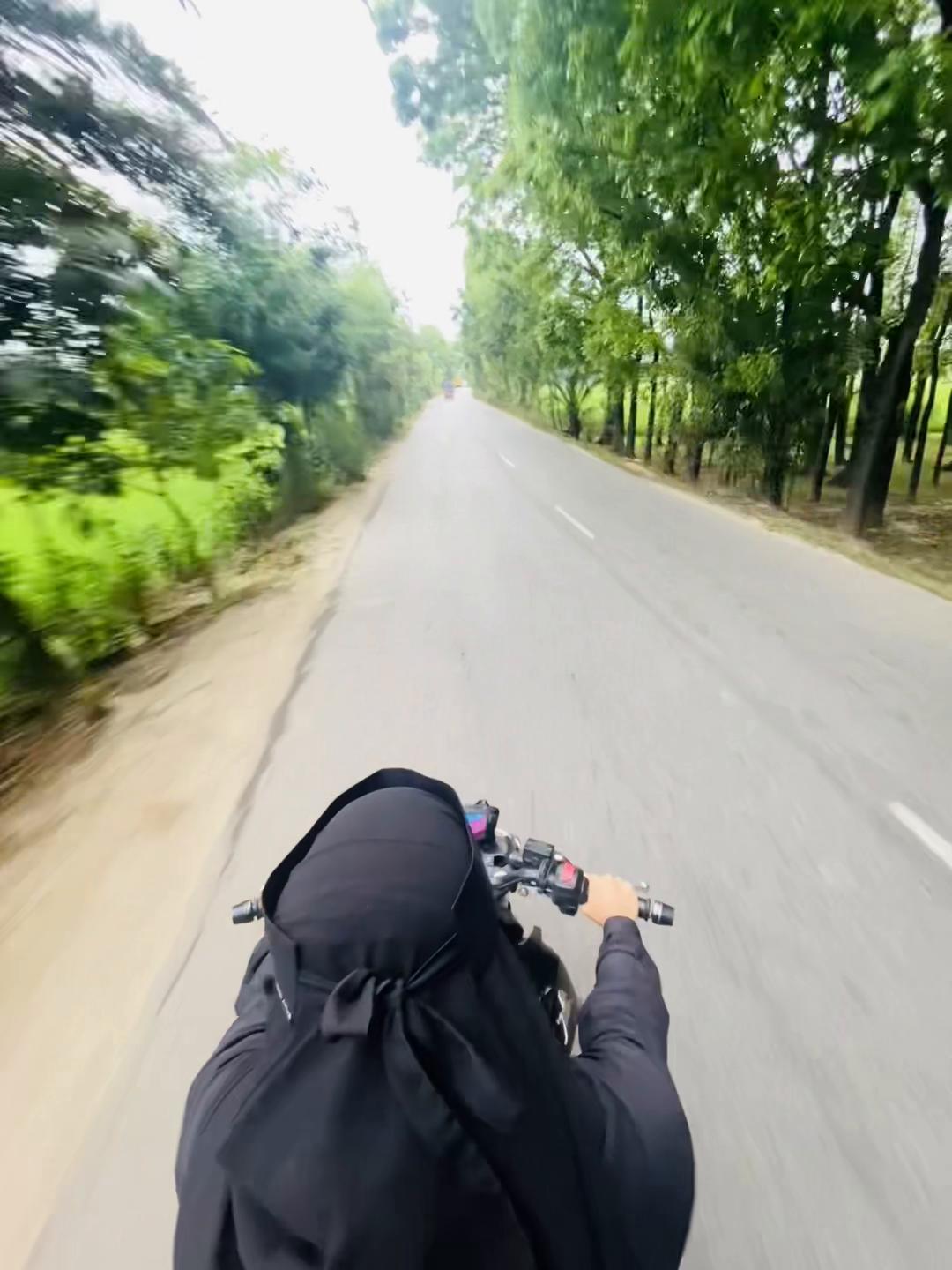 @চাঁদ🌙🖤