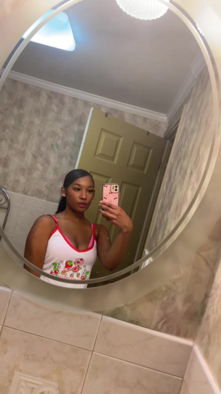 @kaylanez__
