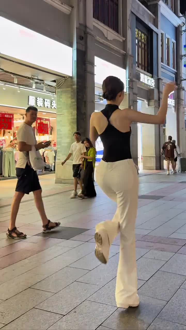 @Sally 王雪莉 大笑笑