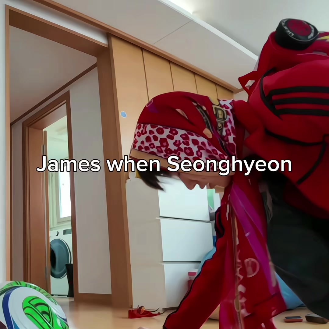 @keonho's left thick eyebrow
