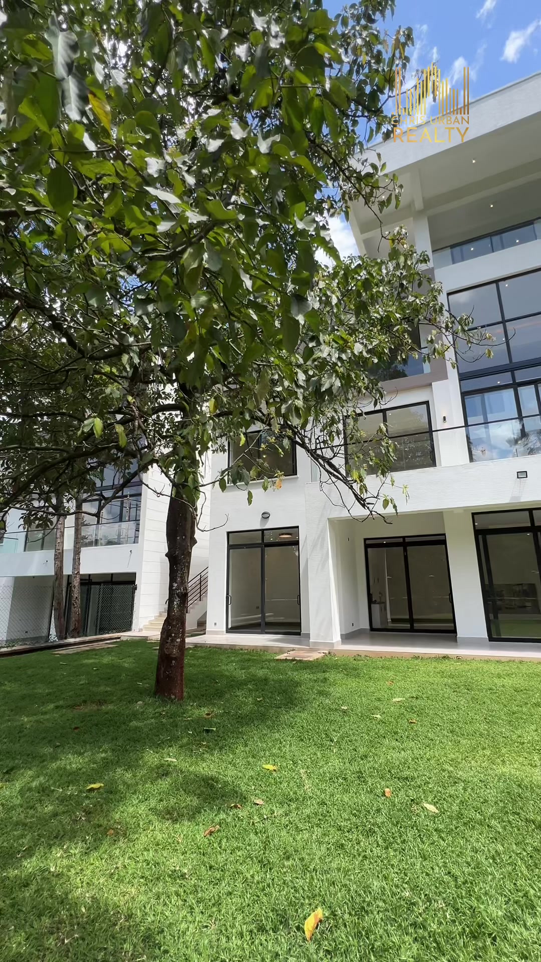 @chrisurbanrealty
