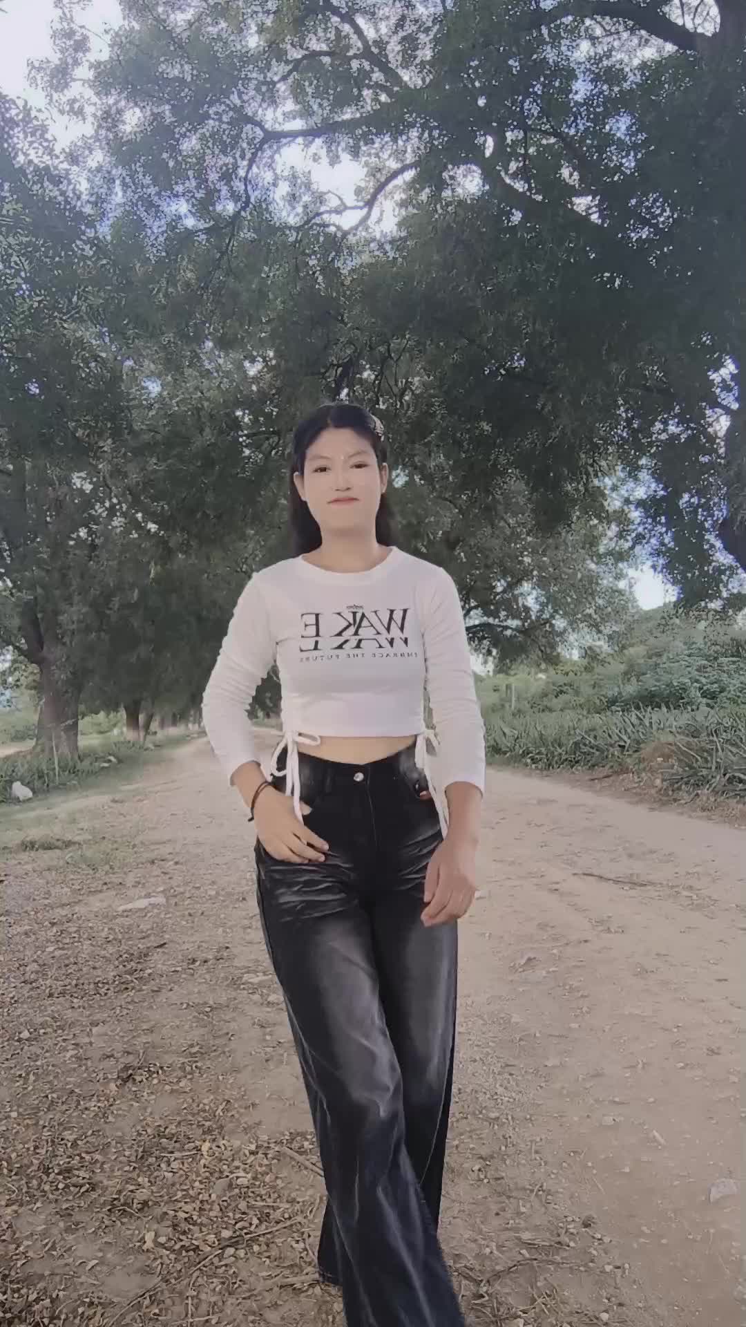@🍀ထိုင်းရောက်🍀(စိုက်ခြံသူလေး)