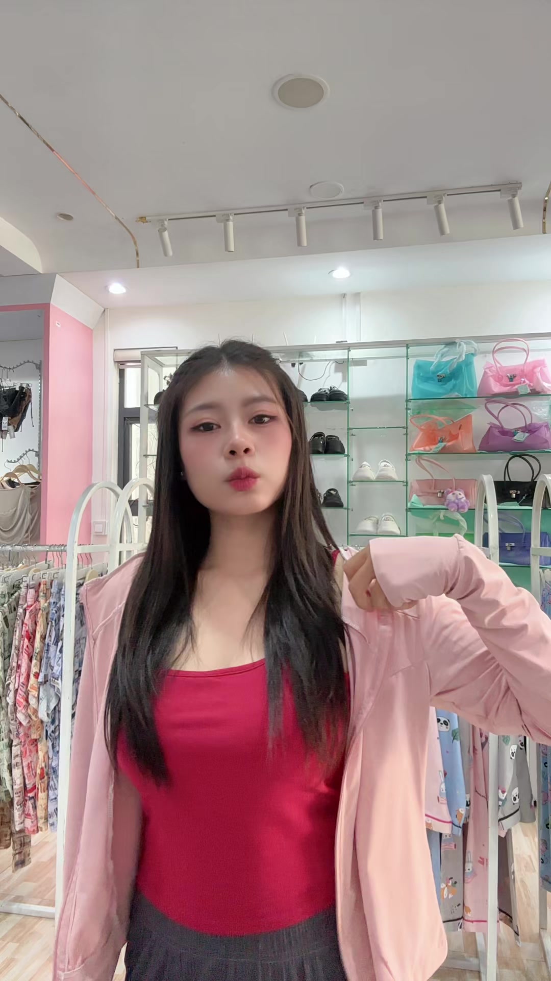 @MAY KHA LWIN🍓