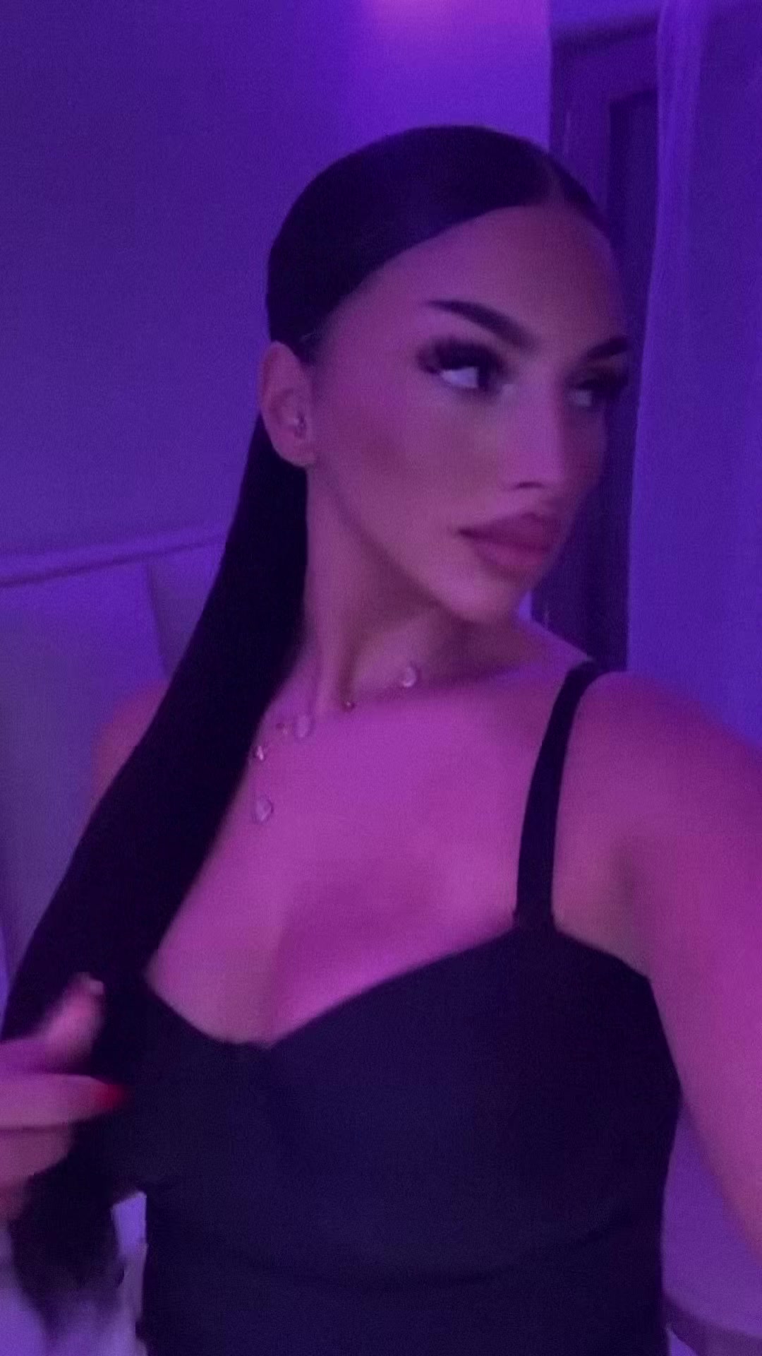 @𝑨𝒍𝒆𝒔𝒊𝒂 𝑯𝒐𝒙𝒉𝒂 💸