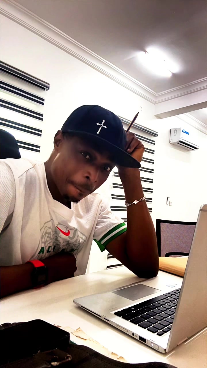 @🧣Crownfitson🇳🇬🇫🇷