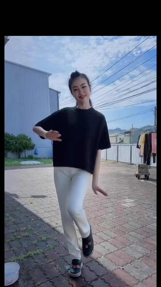@樂觀活潑開朗的小艾