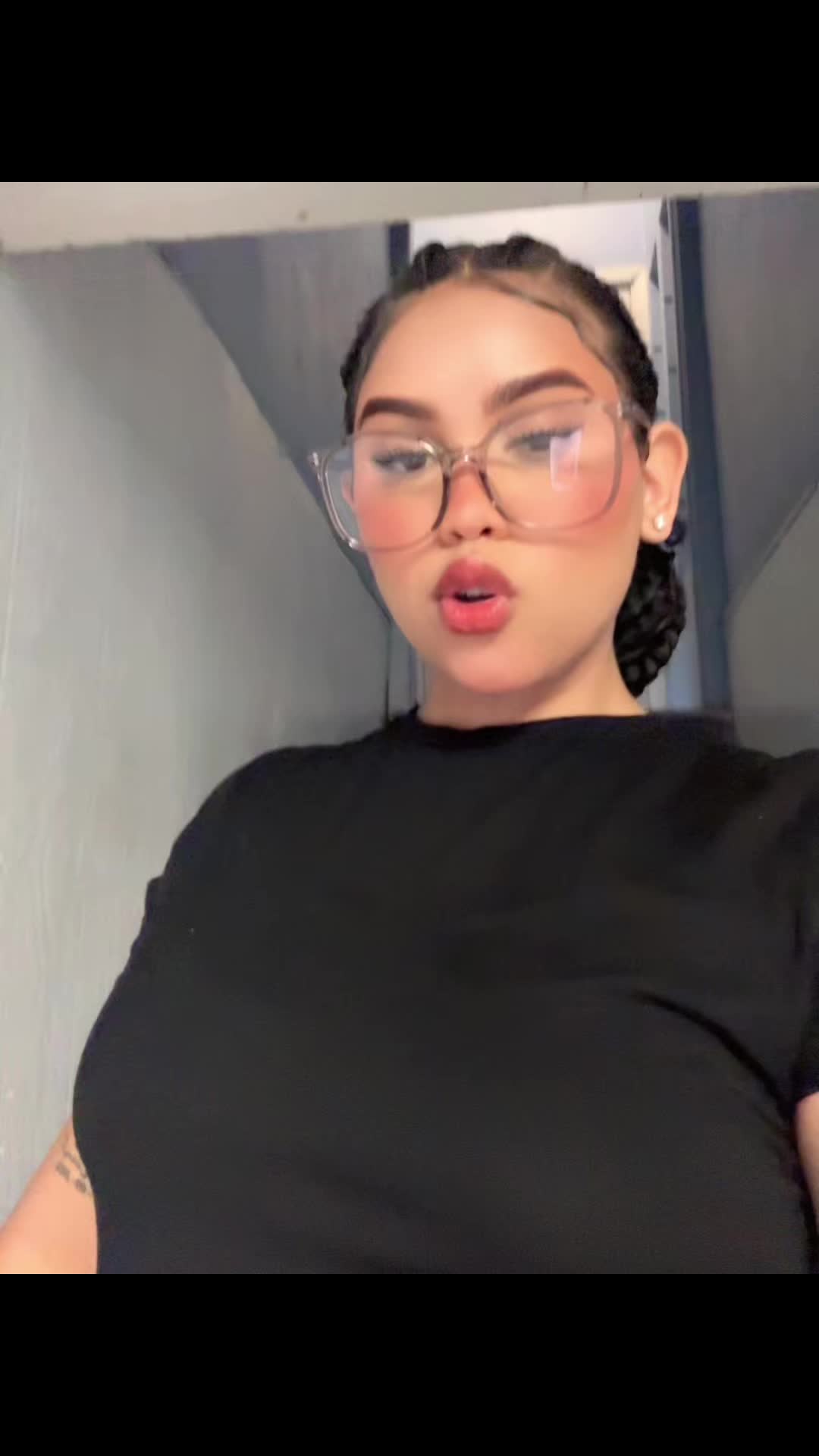 @️