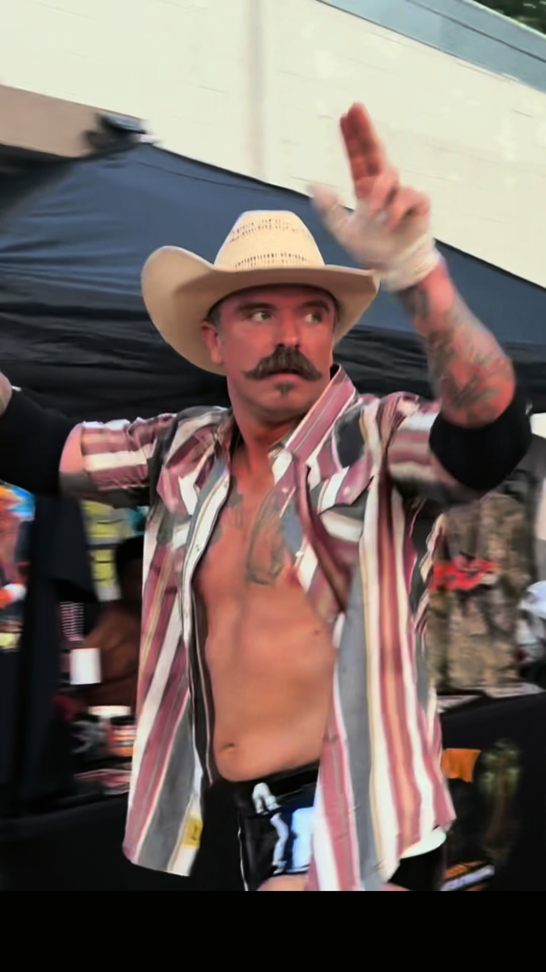 @Top Hand Damo McCullough