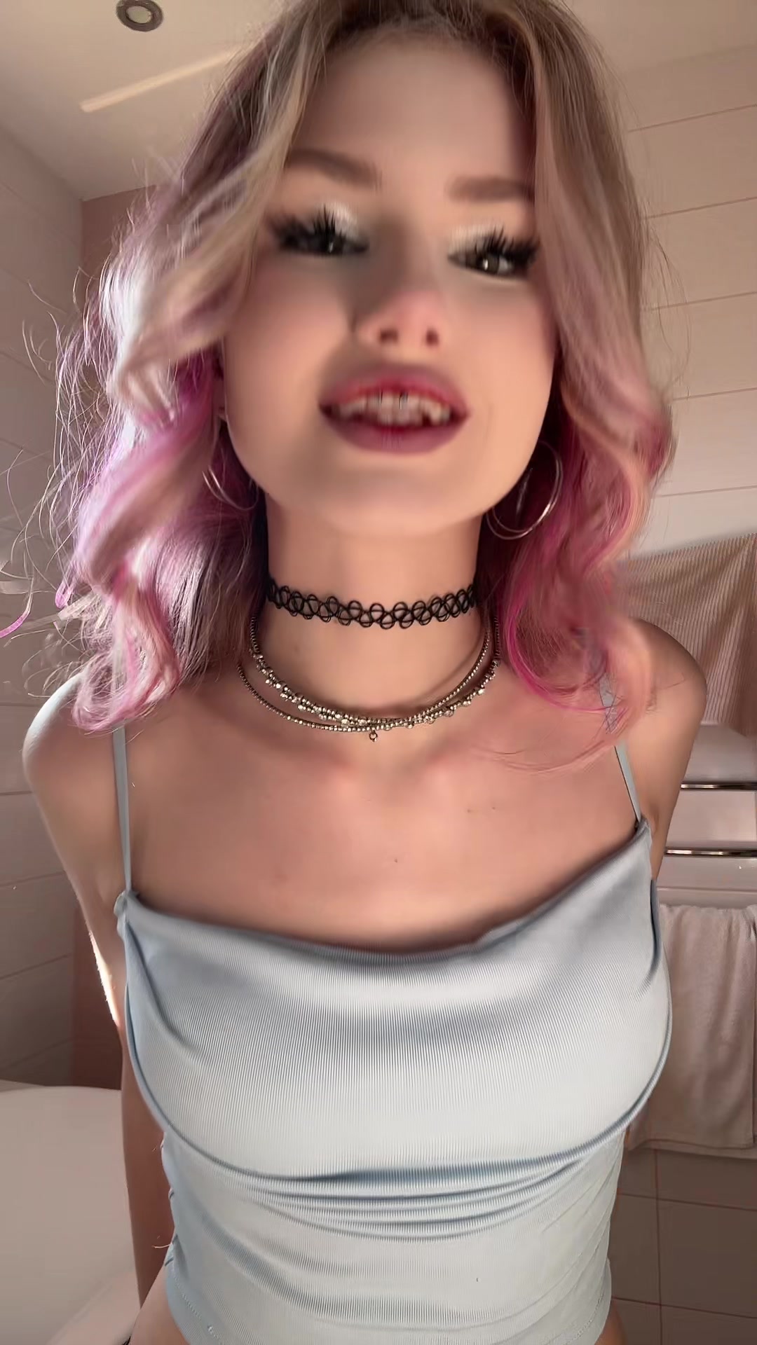 @༒