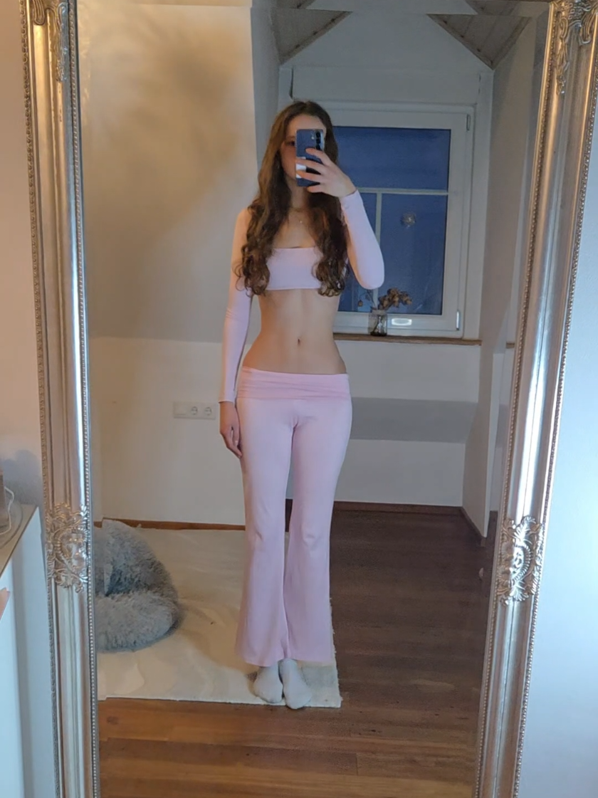 @Clara🎀✨️