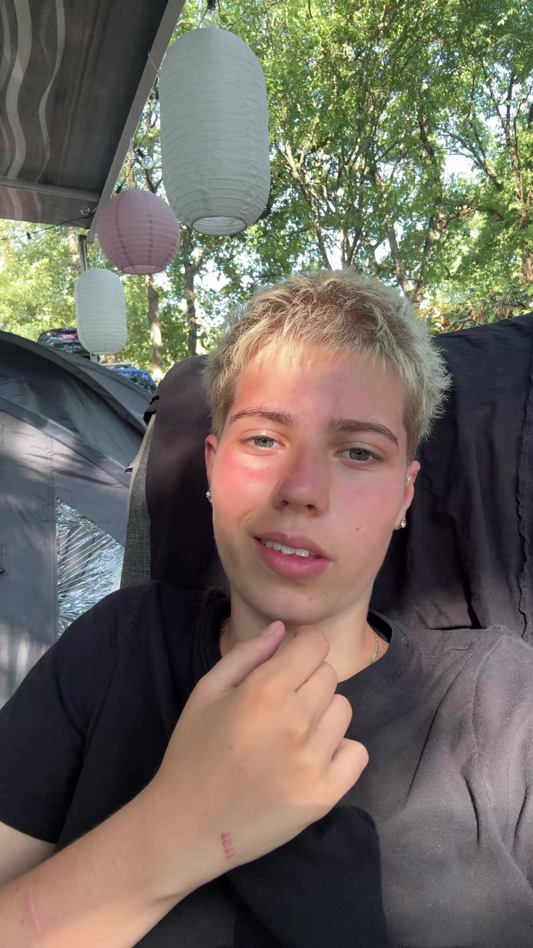 @Emi