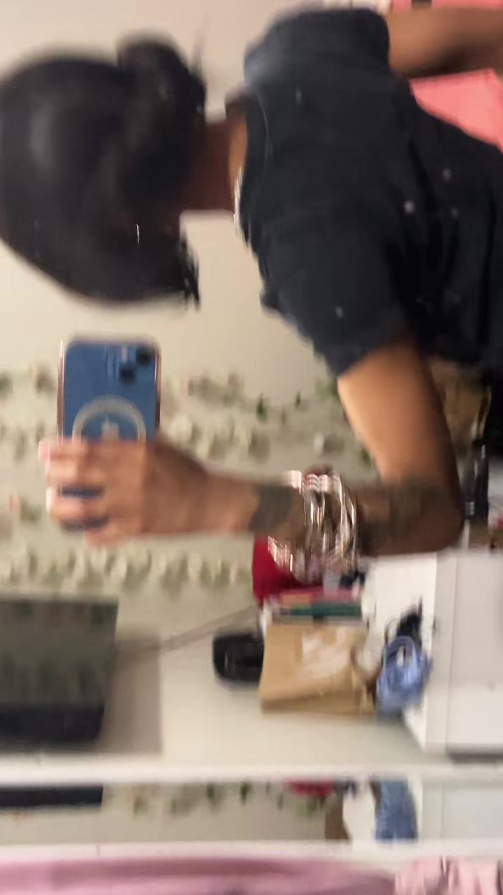 @Lil e