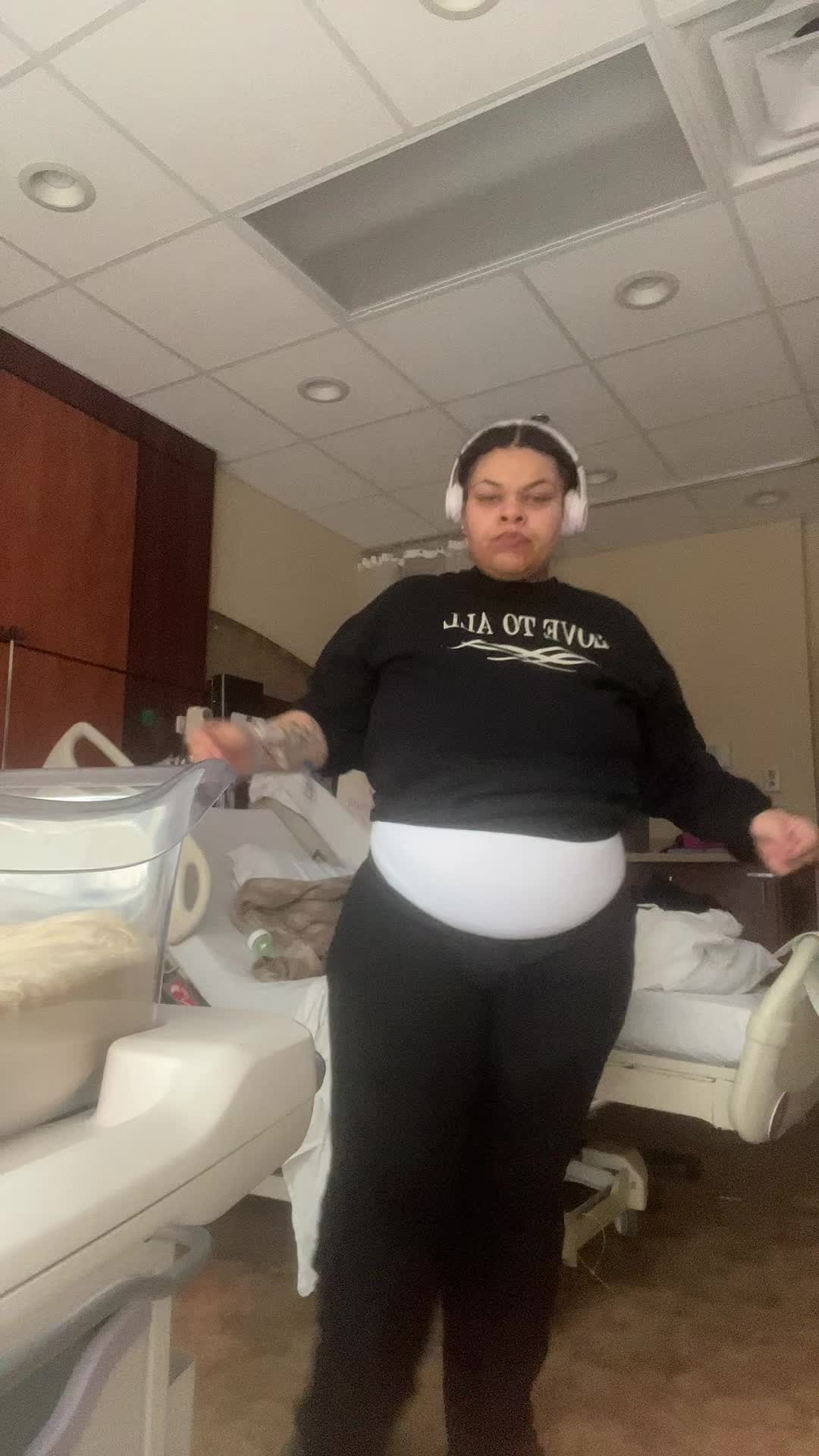 @_V&euml;&aring;h