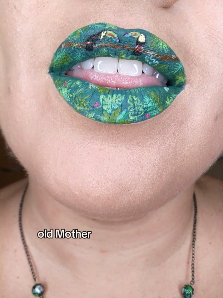 @TheMirrorBeauty lip art 💋🌈💄