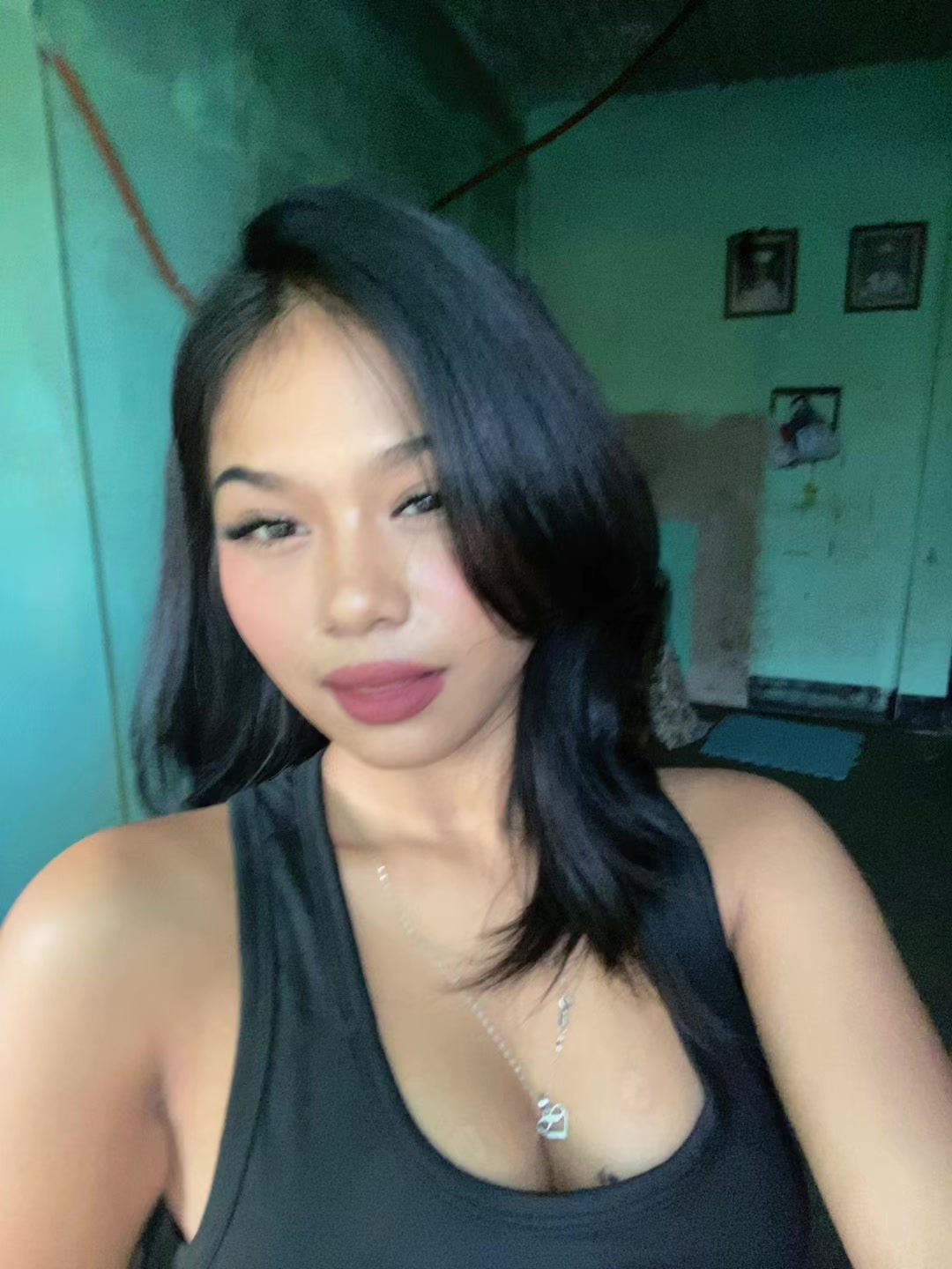 @krizxhella