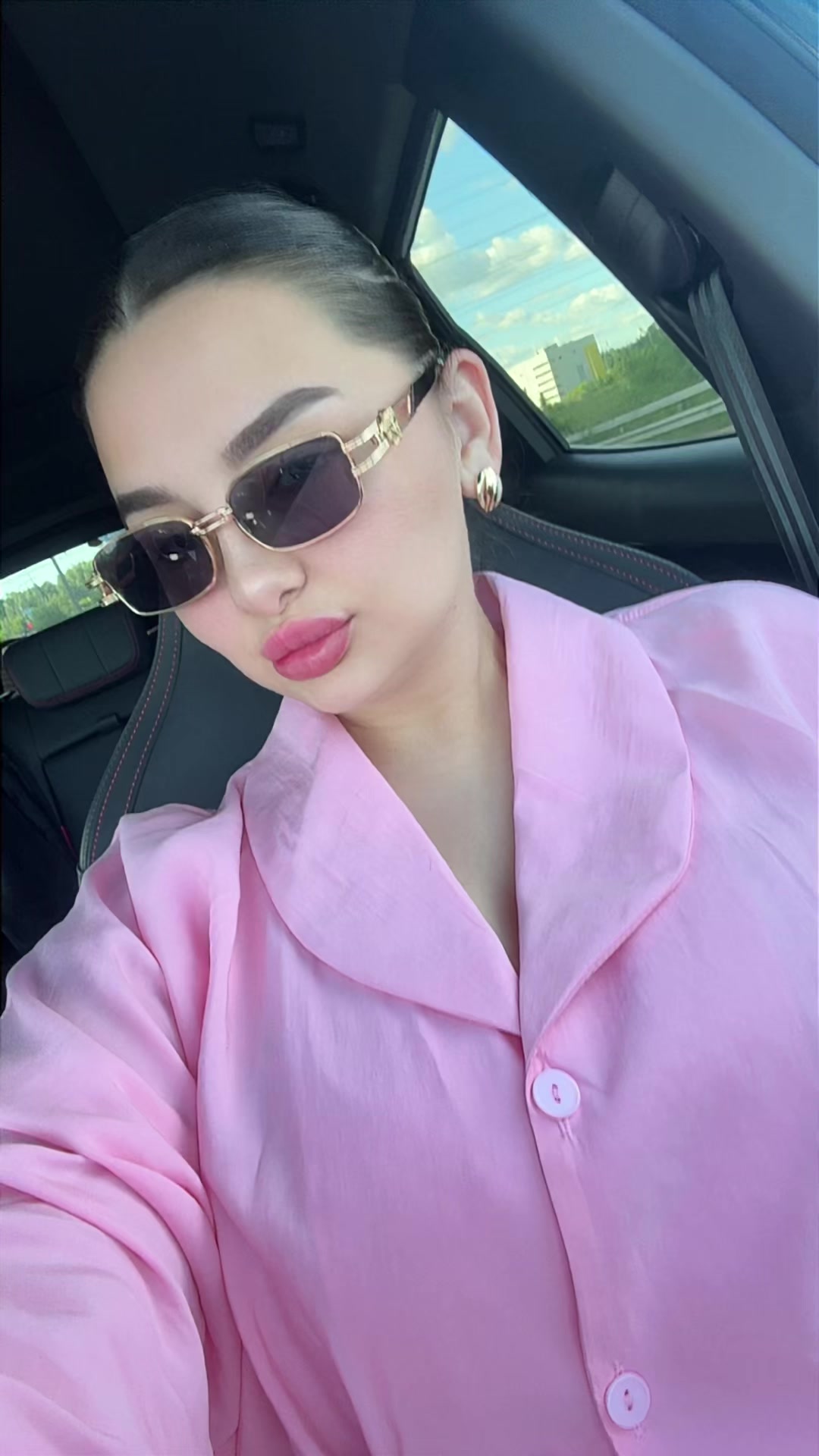 @𝑮𝑴_1810
