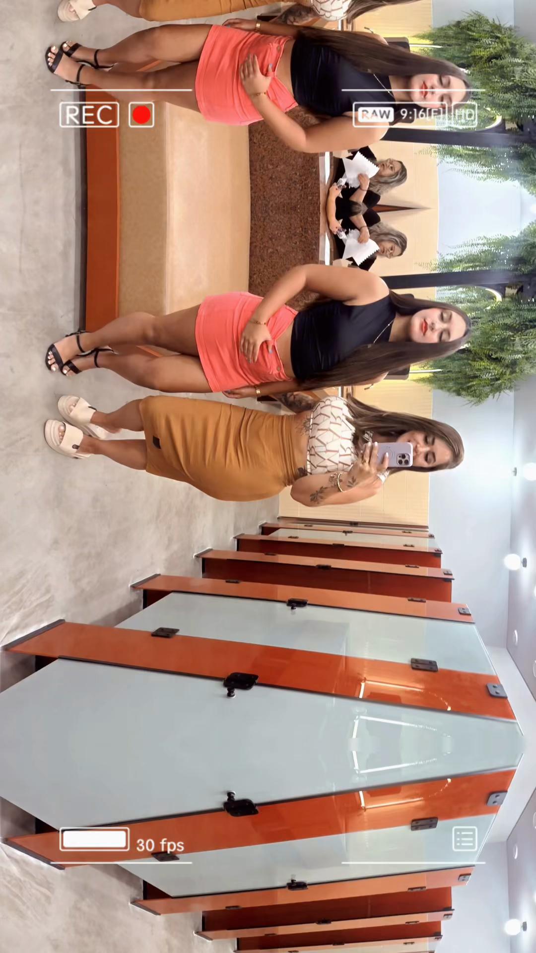 @Viviane