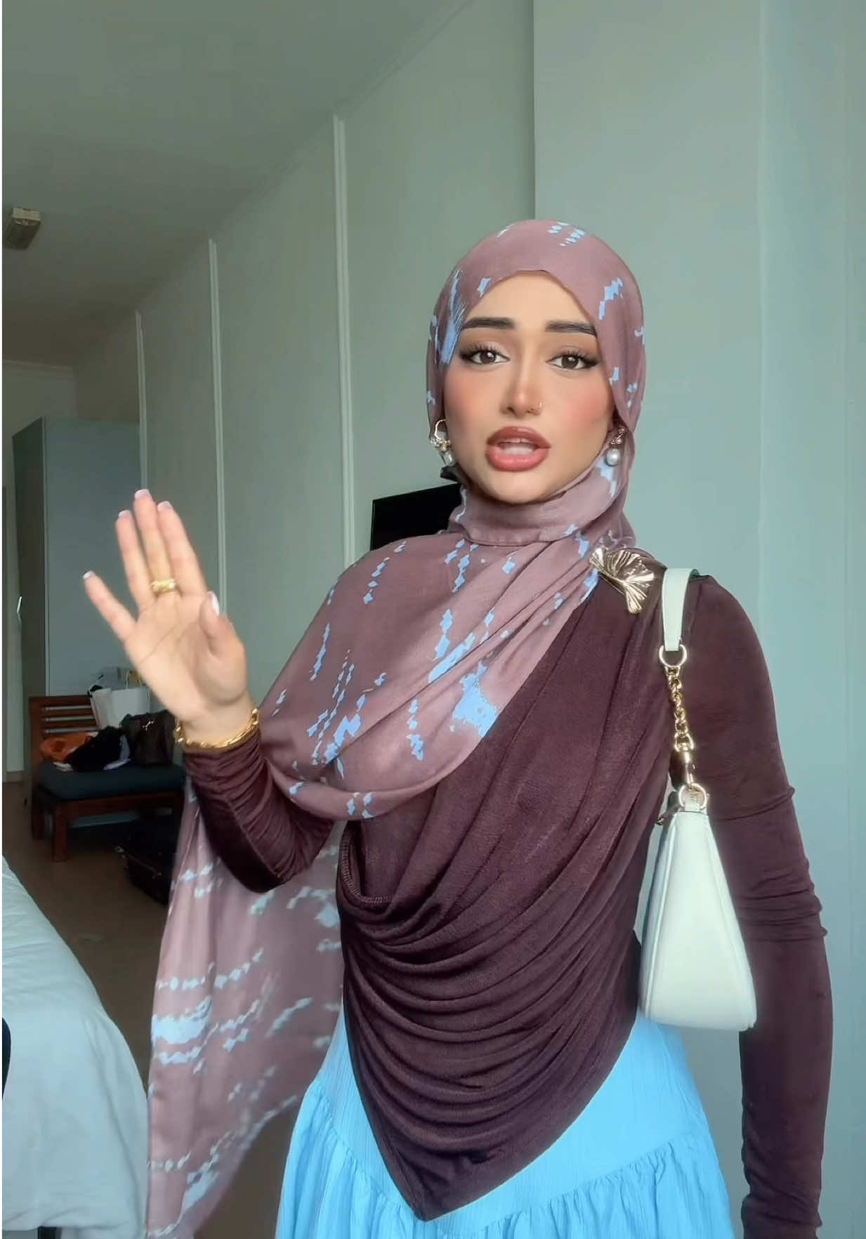@وحيدة
