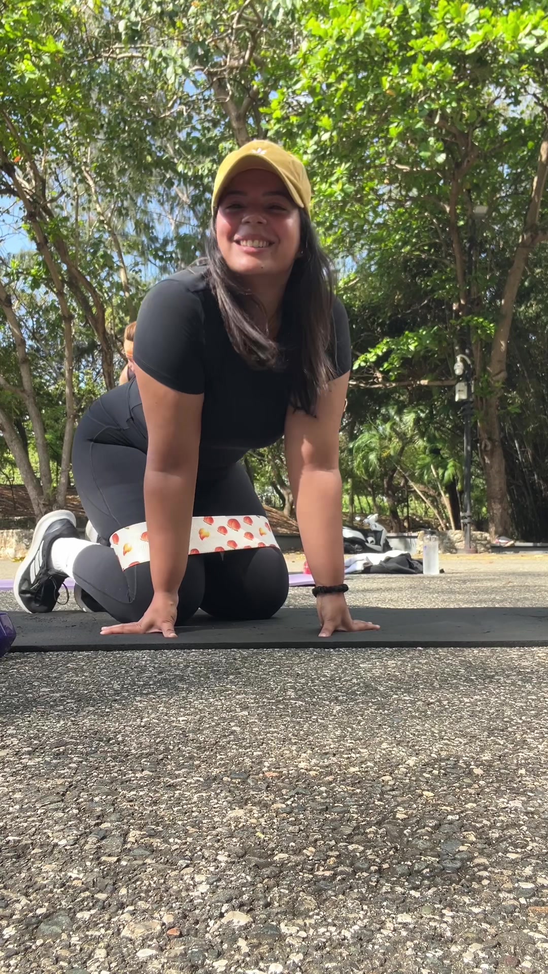 @alisaround_