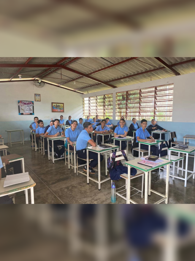 @El mejor liceo del mundo🌎
