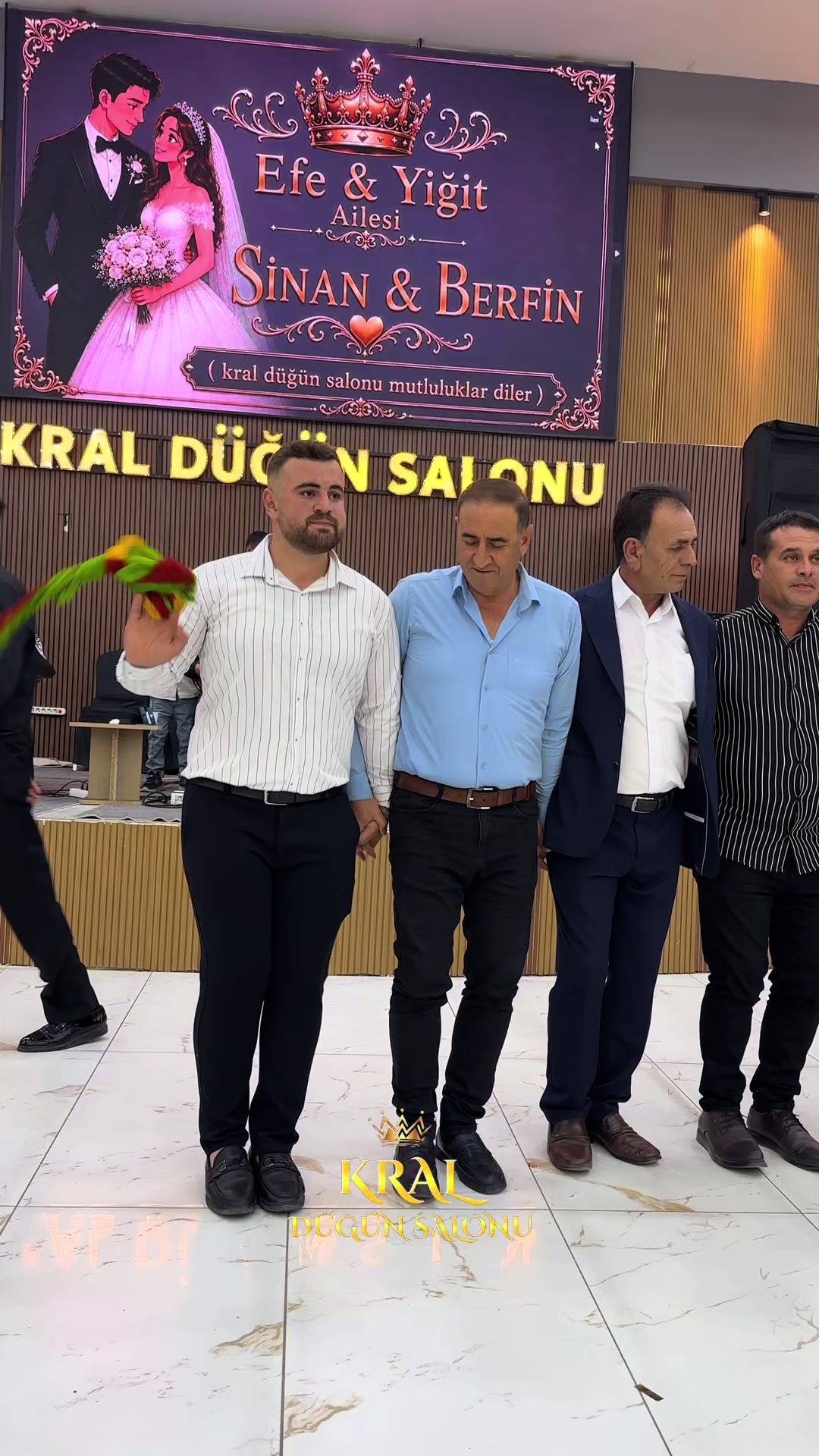 @KRAL D&Uuml;Ğ&Uuml;N SALONU