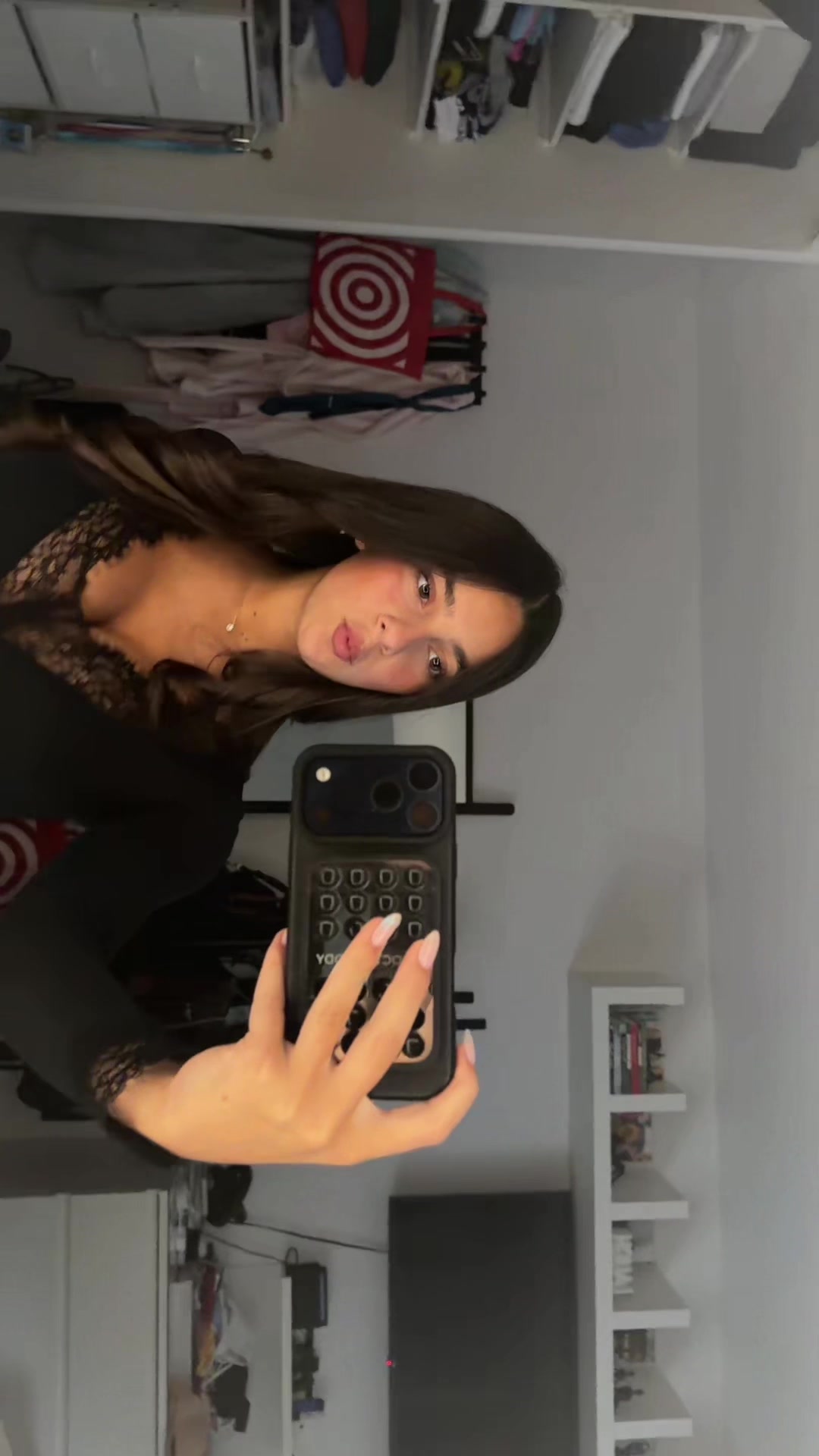@whoevenisellashay