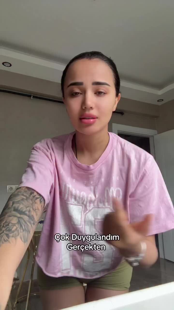 @MELEK AZAD 😇