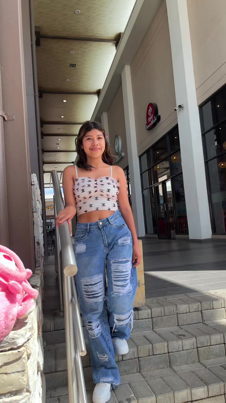 @elisa…