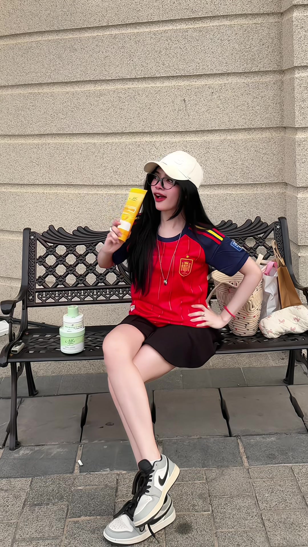 @Ellaa