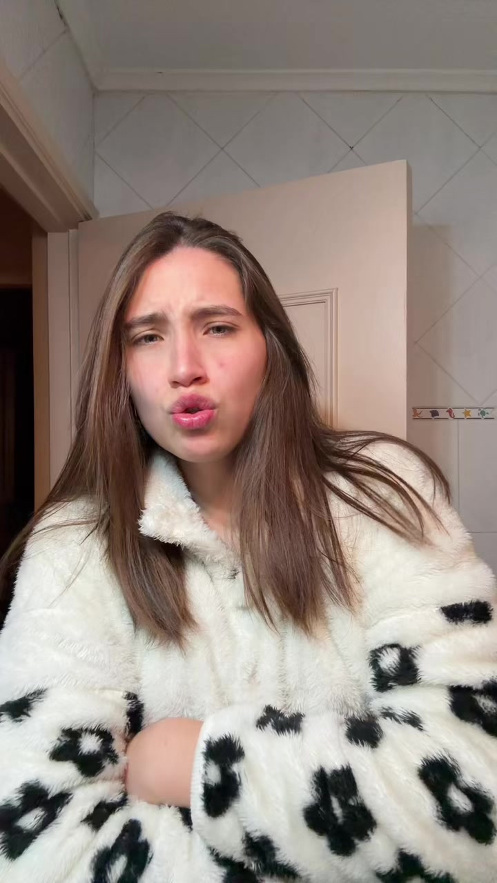 @Aleli_