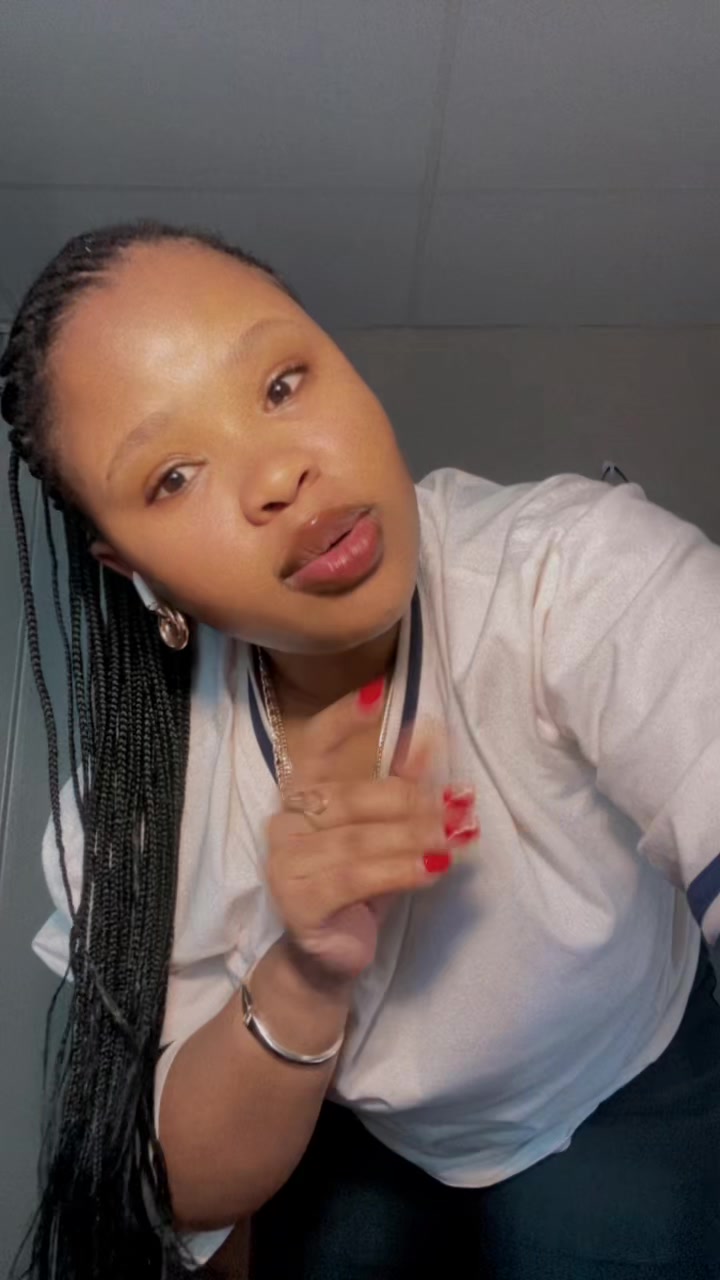 @Iviwe vee🎀