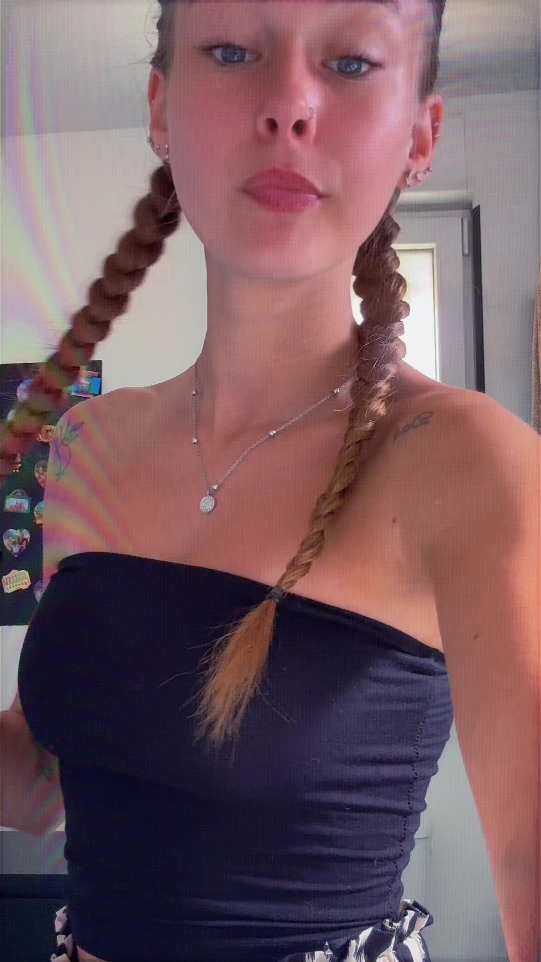 @𝐠𝐰𝐞𝐞🧸