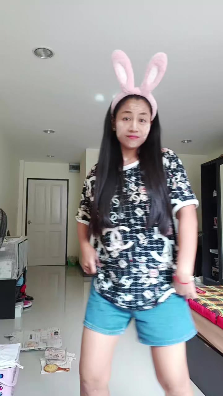 @စိတ်ထားဖြူထားဝယ်သူ🇲🇲အေးဆို