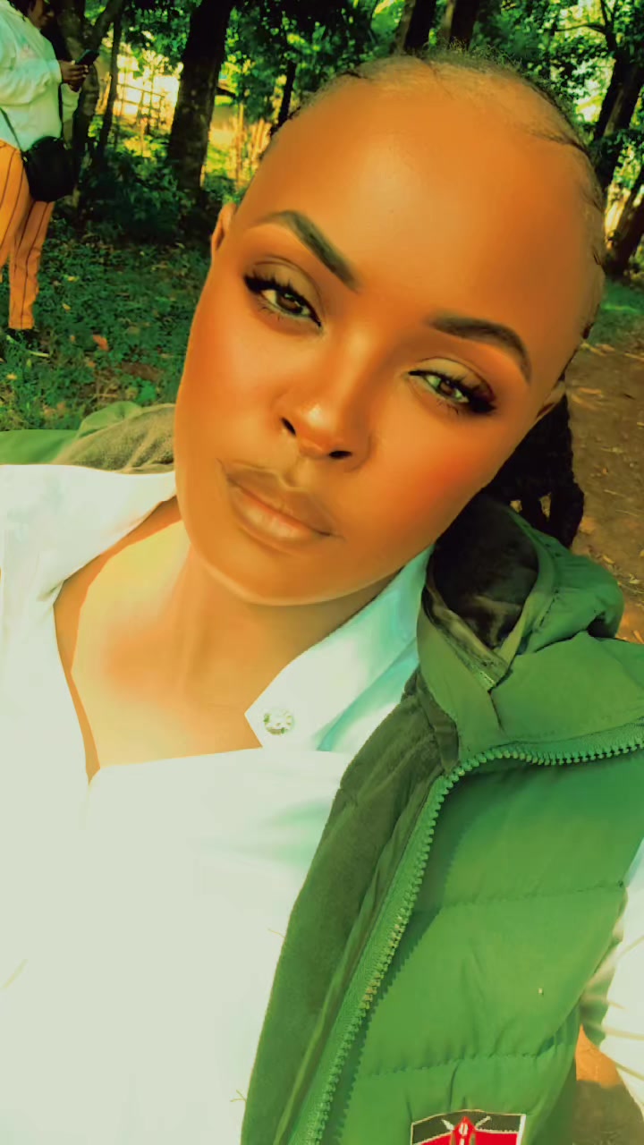 @MissEshiterah💟 (Golois🇨🇩)