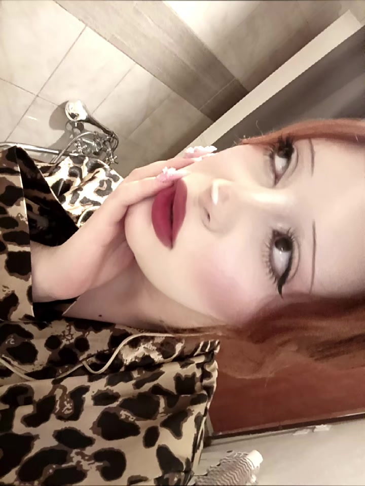 @лу́на я