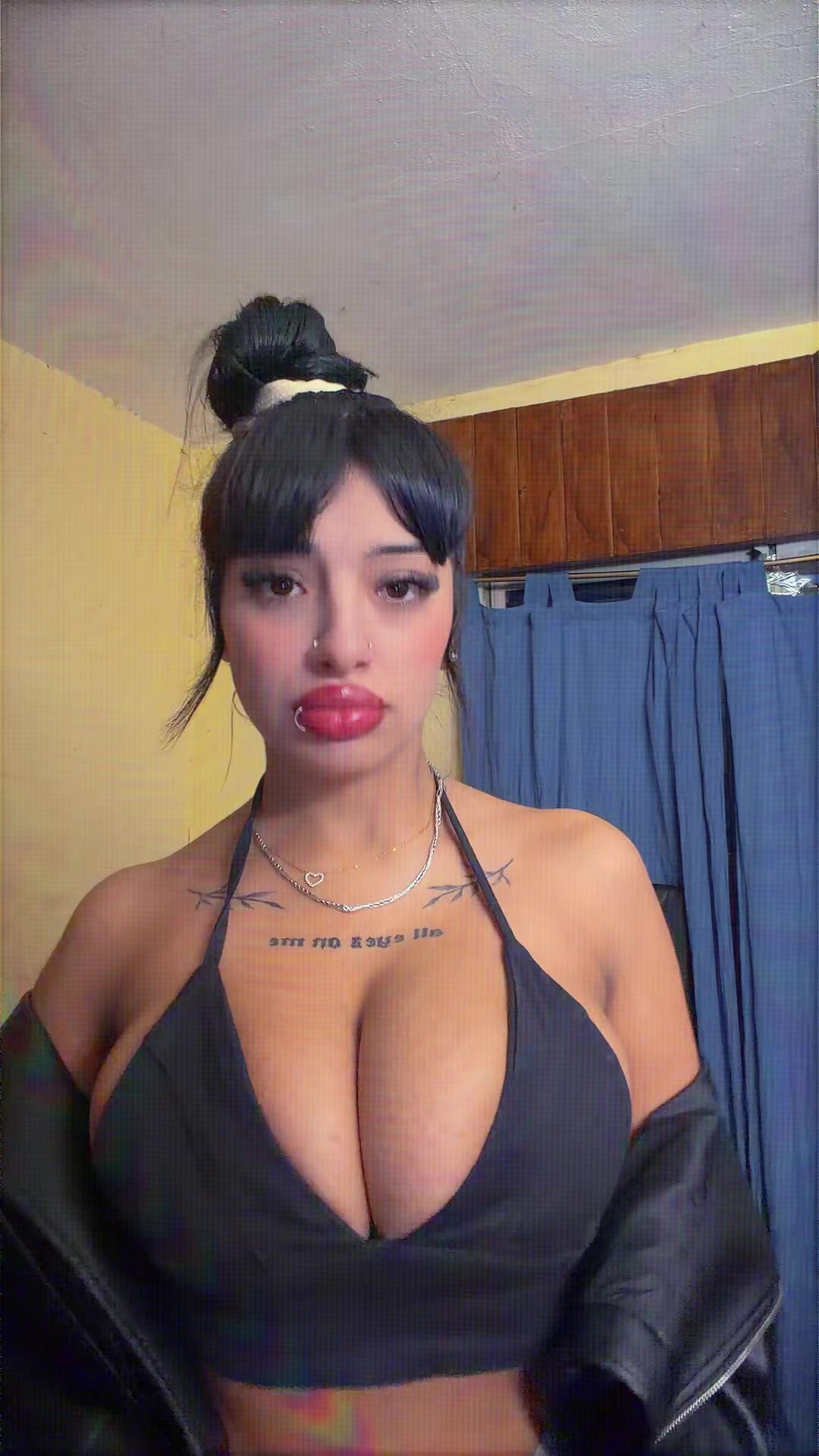 @Anaahii1