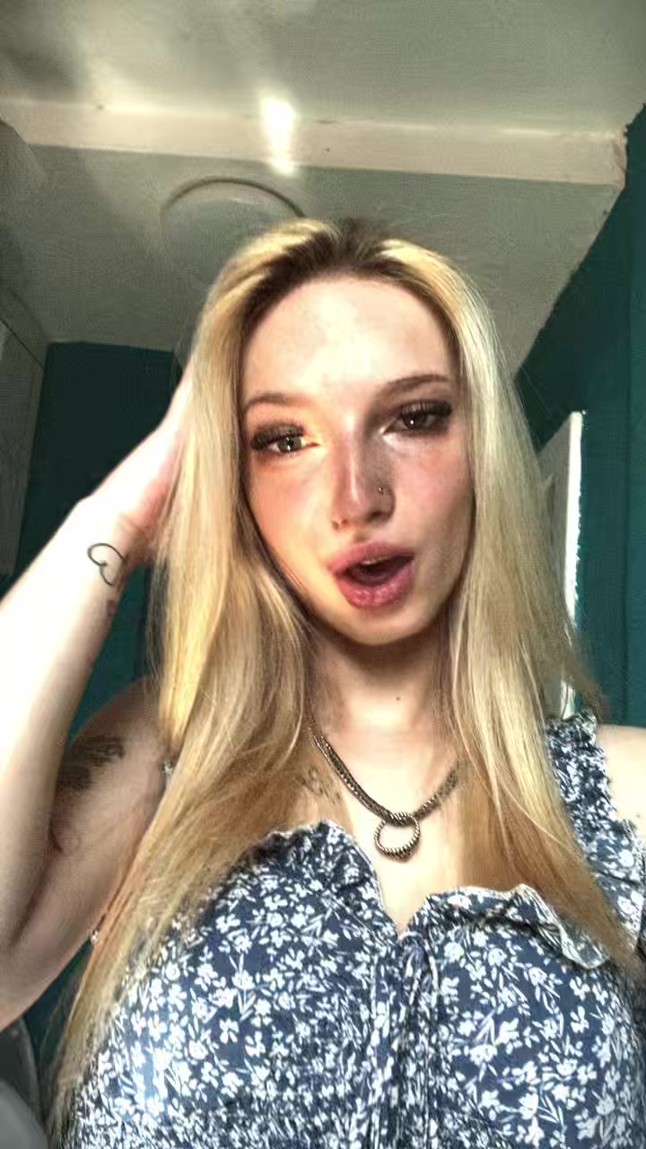 @💜😈𝙻𝚊𝚞𝚛𝚊💜😈