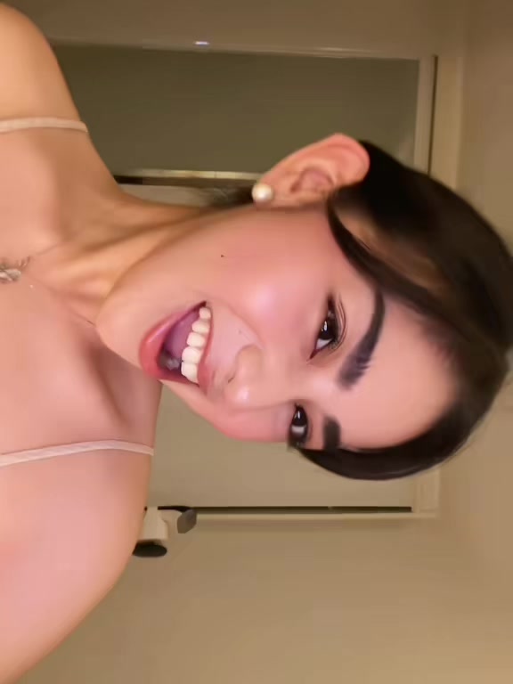 @Laursaur🦖