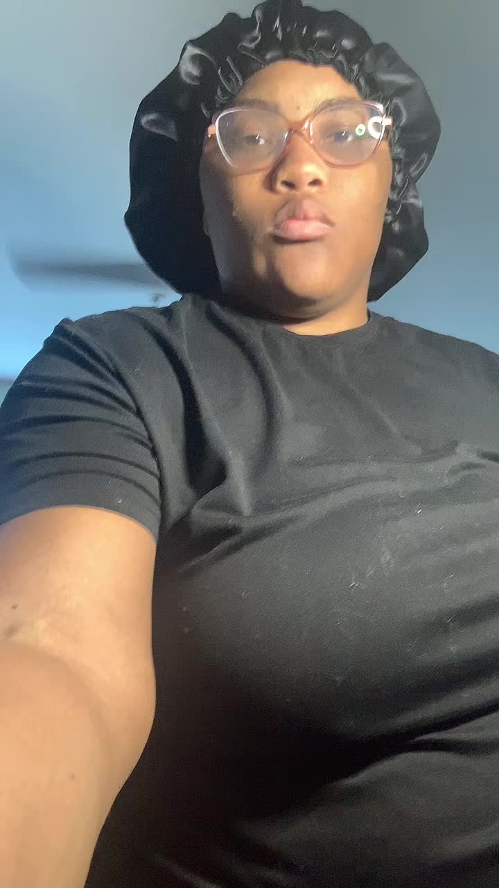 @Queen V33 Cosmetics