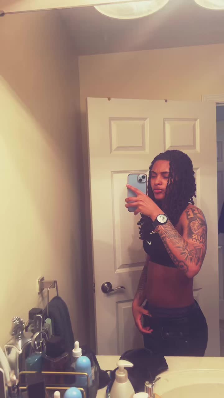 @kay🖤 .