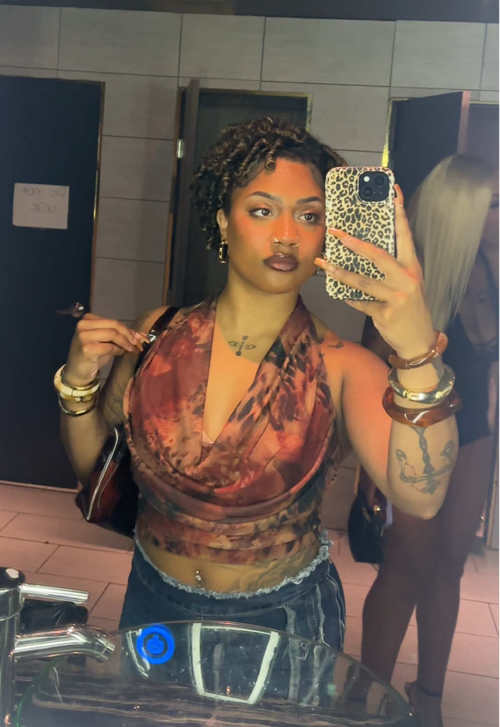 @curlybeviie