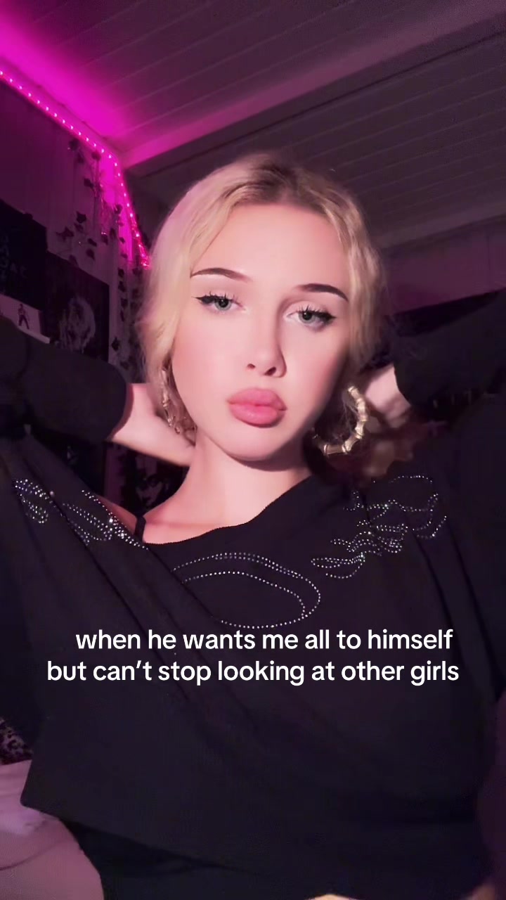 @𝓔𝓿𝔂 🎀🐾