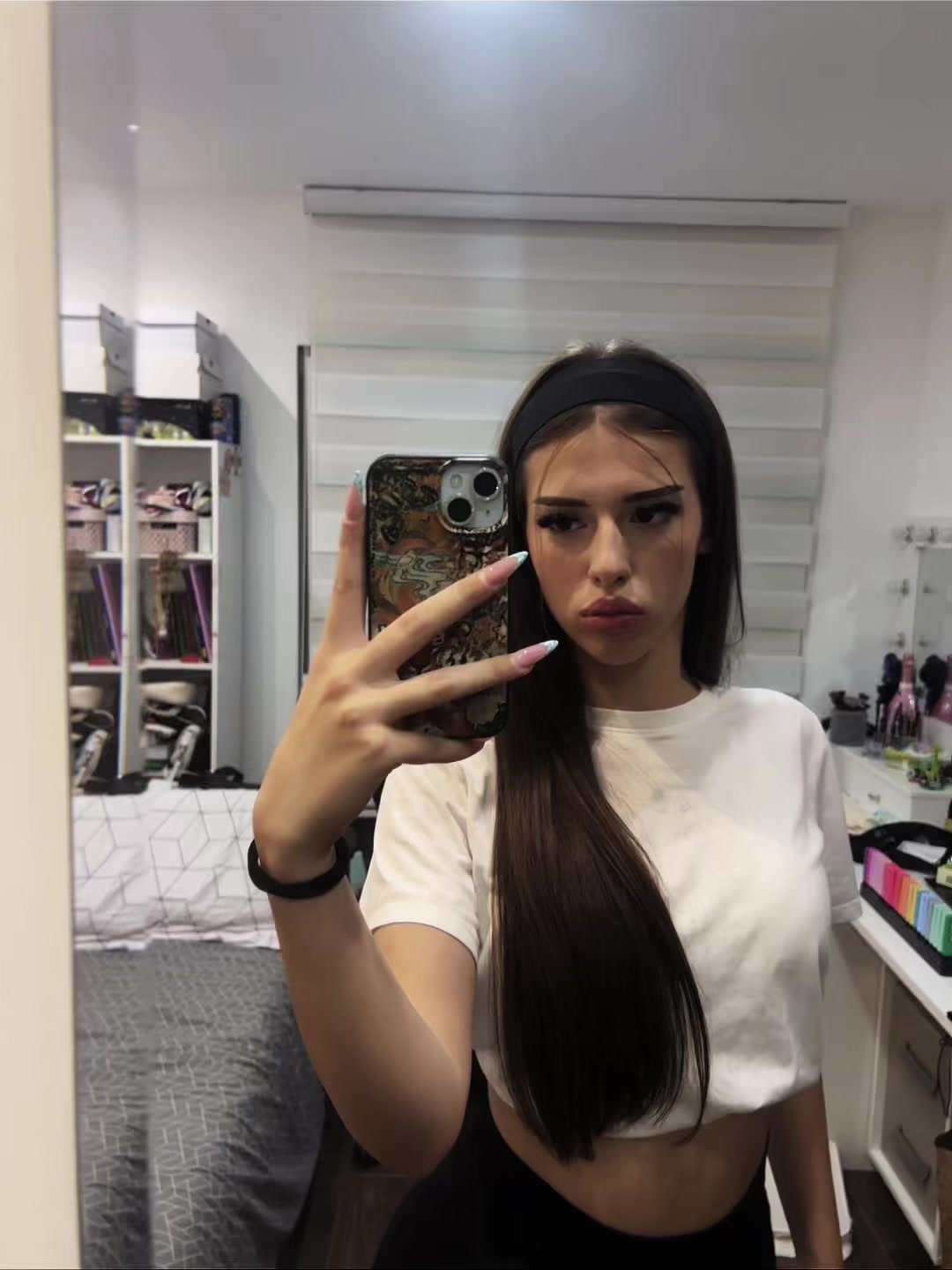 @𝐢𝐯𝐨𝐧𝐢𝐜𝐚